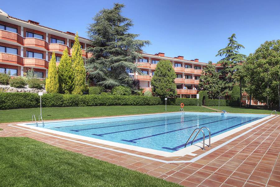 collbato-piscina-01